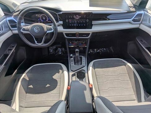 New 2025 Volkswagen Taos SE image 16