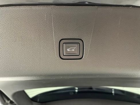 Used 2023 Chevrolet Traverse LT AWD/4WD image 50