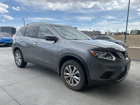 Used 2016 Nissan Rogue SV w/ SV Premium Package image 2