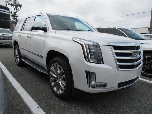 Used 2018 Cadillac Escalade Luxury image 1