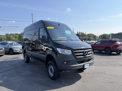 Used 2025 Mercedes-Benz Sprinter 2500 image 8