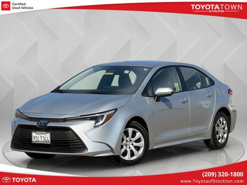 Certified 2025 Toyota Corolla LE image 1