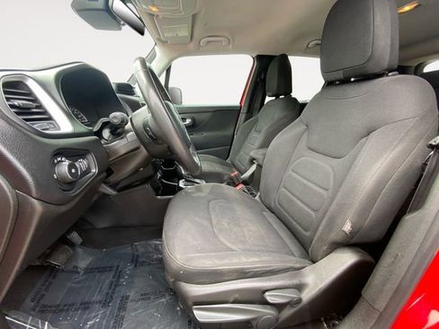 Used 2020 Jeep Renegade Latitude image 9