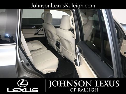 Used 2023 Lexus GX 460 Premium w/ Premium Plus Package AWD/4WD image 11