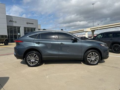 Used 2024 Toyota Venza XLE image 13