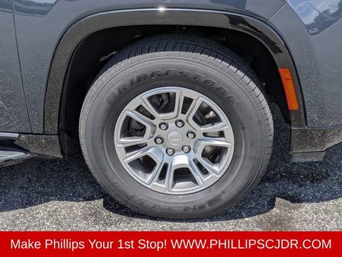 Used 2024 Jeep Wagoneer L 4WD image 10