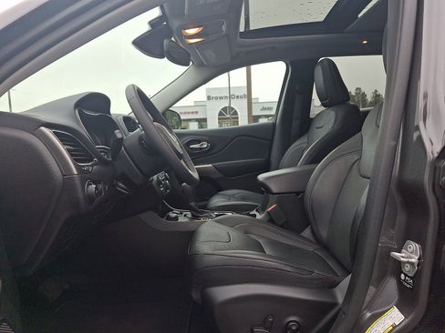 Certified 2021 Jeep Cherokee Limited AWD/4WD image 13