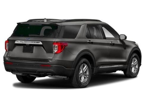 Used 2022 Ford Explorer XLT w/ Equipment Group 202A image 3