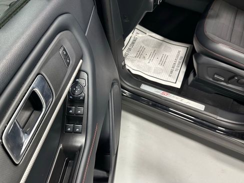Used 2025 Ford Explorer ST-Line image 9