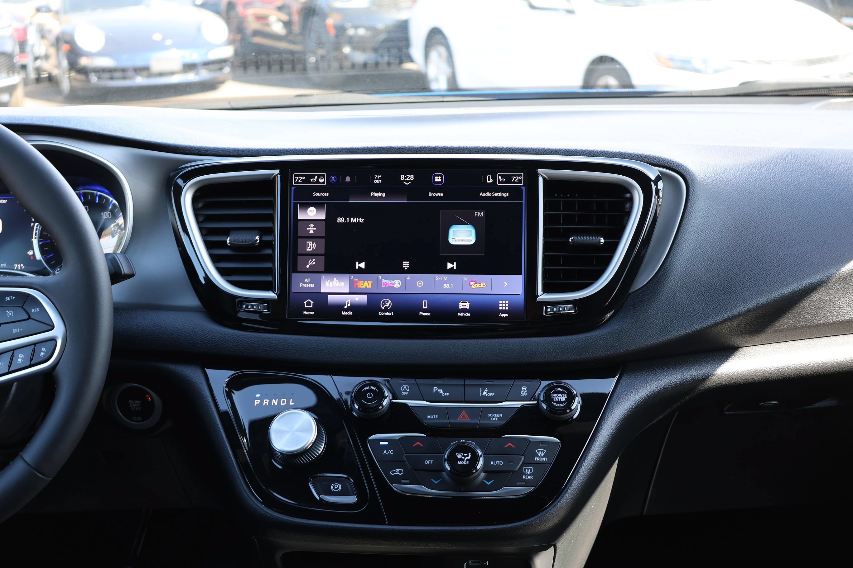 Used 2027 Chrysler Pacifica Select FWD image 26