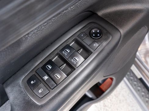 Used 2021 Jeep Grand Cherokee Laredo X AWD/4WD image 14