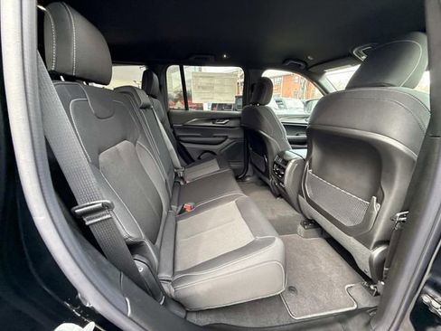 New 2026 Jeep Grand Cherokee Laredo AWD/4WD image 37