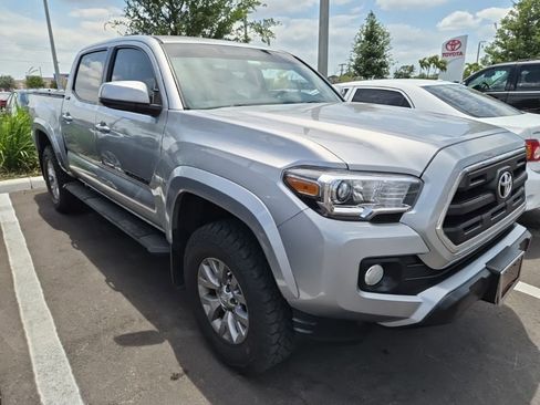 Used 2017 Toyota Tacoma SR5 w/ Tow Package image 2
