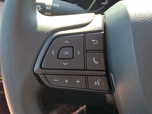 Used 2025 Toyota Sienna LE FWD image 21