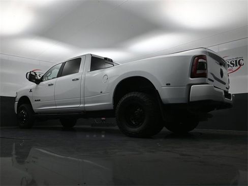 Used 2024 RAM 3500 Laramie w/ Night Edition image 22