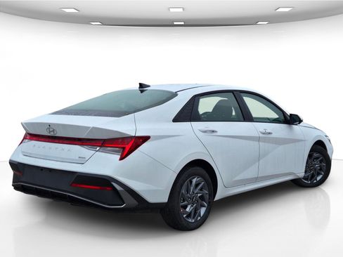 New 2026 Hyundai Elantra Blue image 8