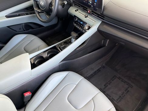 Used 2025 Hyundai Elantra Limited FWD image 19