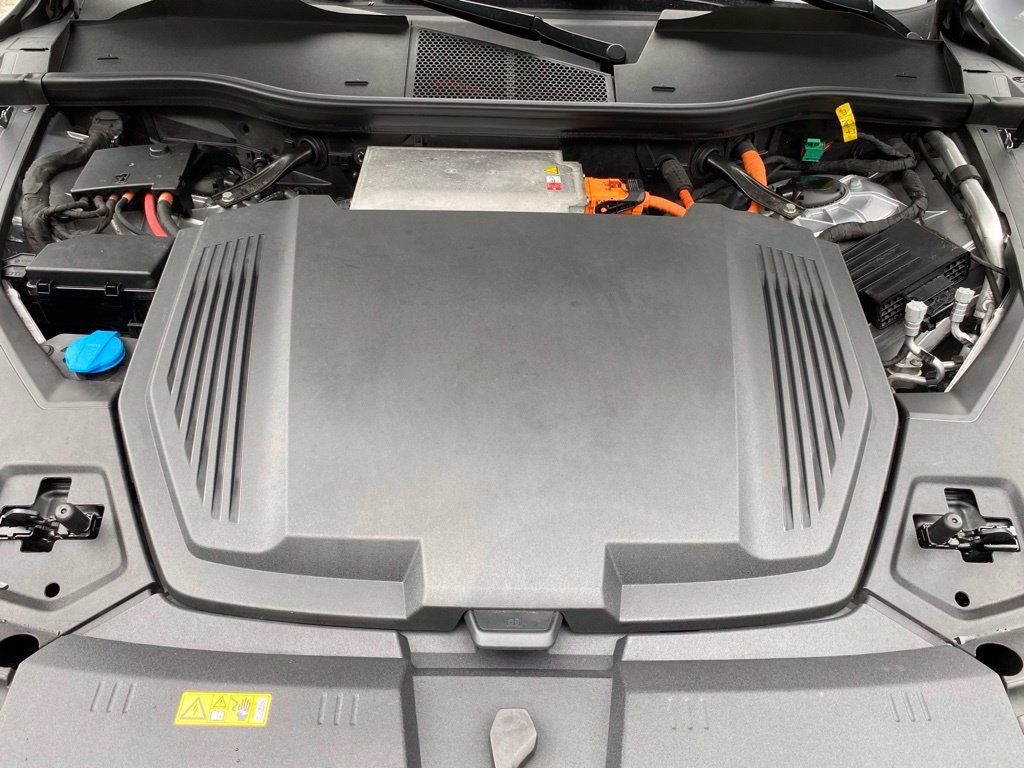 Used 2019 Audi e-tron Prestige w/ Prestige Package AWD/4WD image 9