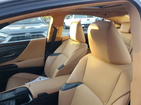 Used 2022 Lexus ES 350 w/ Premium Package image 15