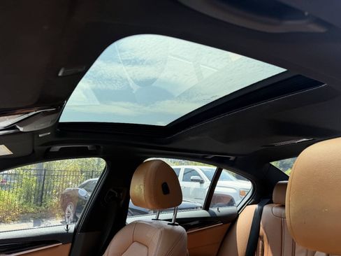 Used 2017 BMW 530i RWD image 9