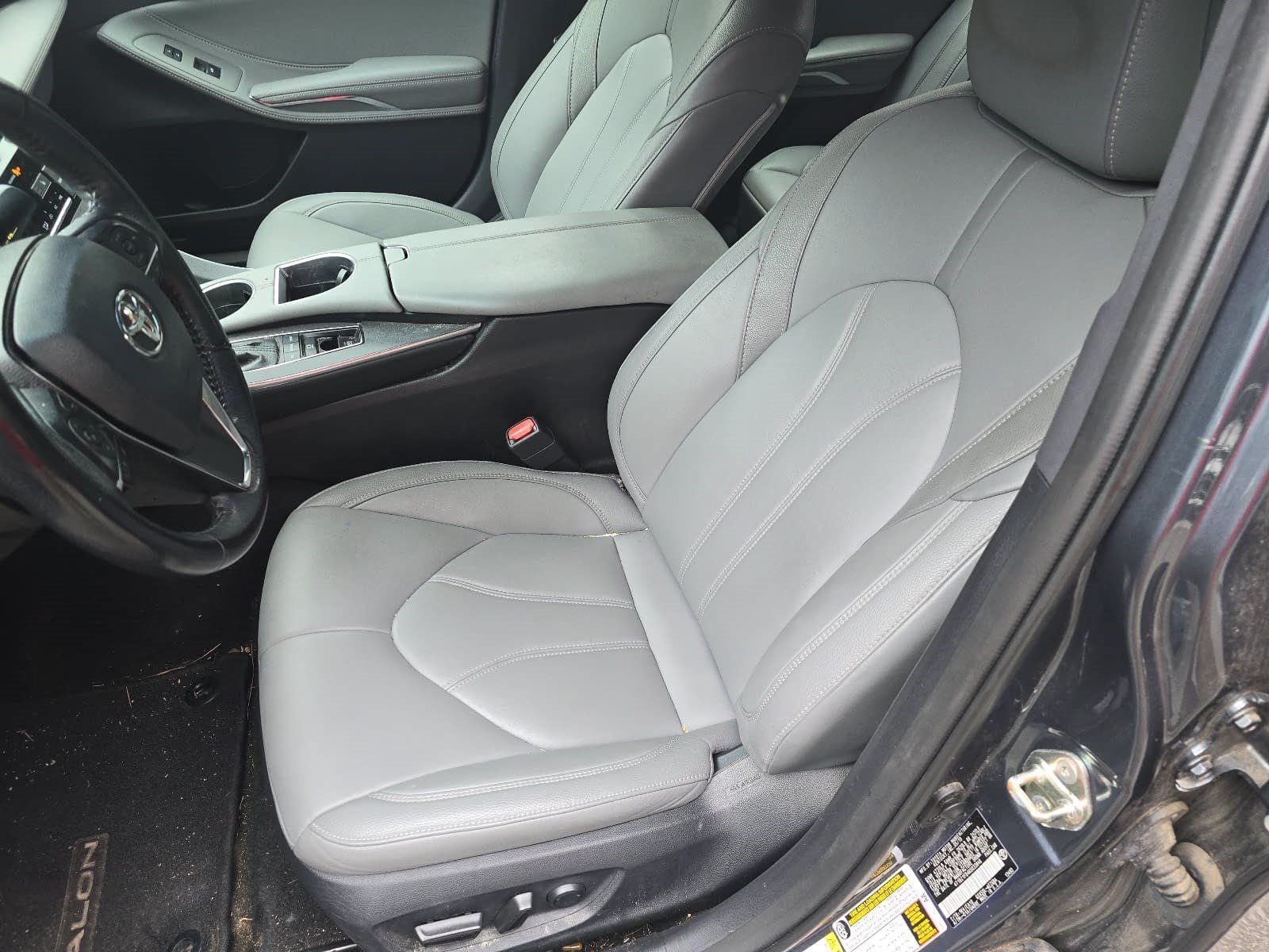 Used 2019 Toyota Avalon XLE w/ Moonroof Package FWD image 11