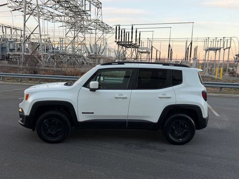 Used 2016 Jeep Renegade Latitude image 8