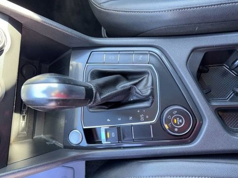 Used 2020 Volkswagen Tiguan SEL image 23