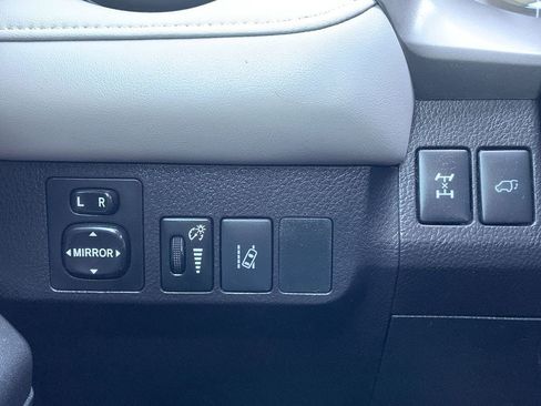 Used 2018 Toyota RAV4 XLE image 16