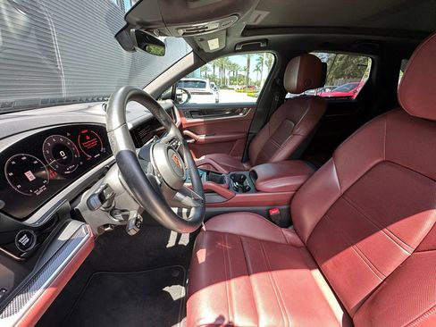 Certified 2024 Porsche Cayenne AWD/4WD image 5