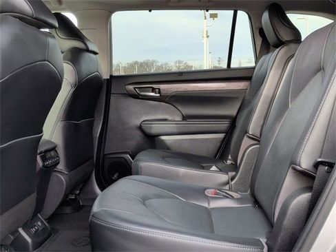 Used 2020 Toyota Highlander Limited image 26