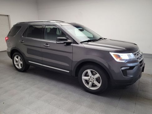 Used 2018 Ford Explorer XLT w/ Equipment Group 201A FWD image 11