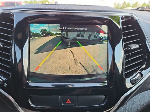 Used 2020 Jeep Cherokee High Altitude AWD/4WD image 17
