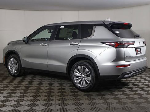 New 2026 Mitsubishi Outlander ES image 10