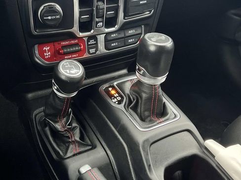 Used 2021 Jeep Wrangler Unlimited Rubicon w/ Dual Top Group image 28