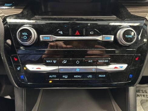 Used 2023 Ford Explorer Limited image 32