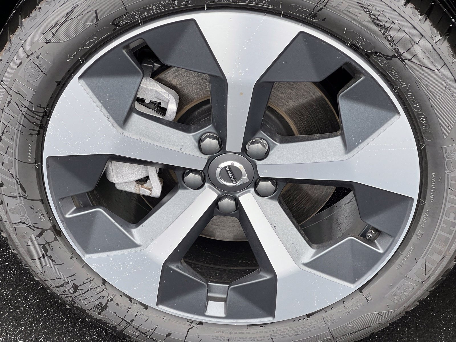 New 2026 Volvo XC40 B5 Plus w/ Protection Package Premier AWD/4WD image 12