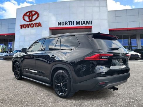 Used 2024 Toyota Grand Highlander Platinum image 3