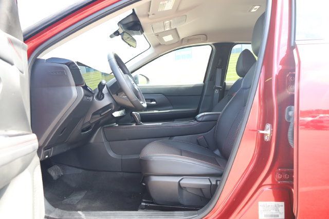 Used 2025 Nissan Kicks SR FWD image 13