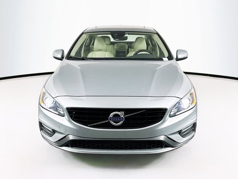 Used 2018 Volvo S60 T5 Dynamic w/ Vision Package FWD image 2