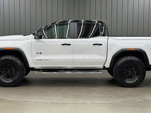 Used 2025 GMC Canyon Denali AWD/4WD image 2