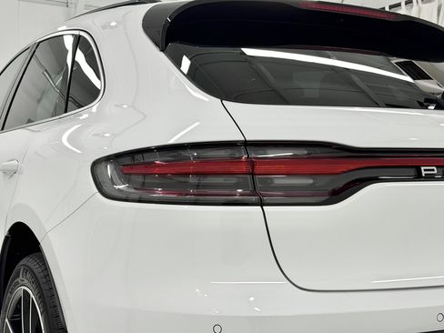 Certified 2024 Porsche Macan image 18