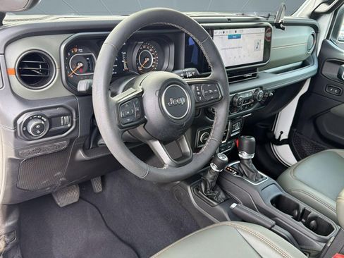 Used 2025 Jeep Gladiator Mojave w/ Safety Group AWD/4WD image 4