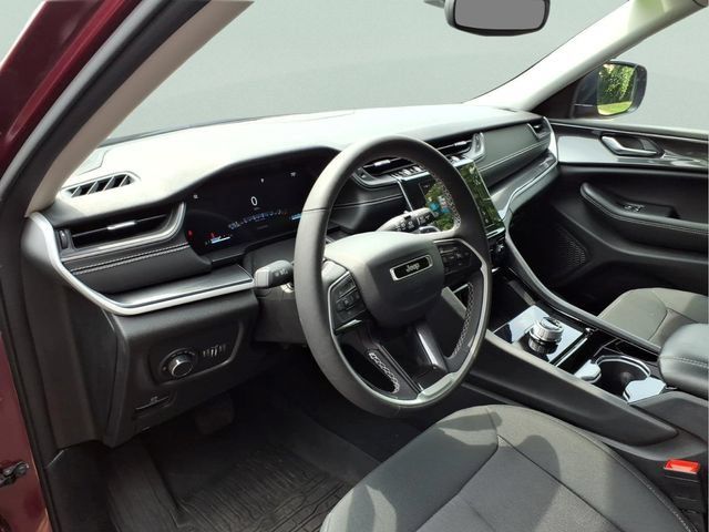 Used 2023 Jeep Grand Cherokee Laredo w/ Luxury Tech Group I AWD/4WD image 15