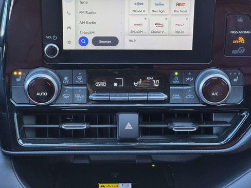 Used 2023 Toyota Highlander XSE image 5