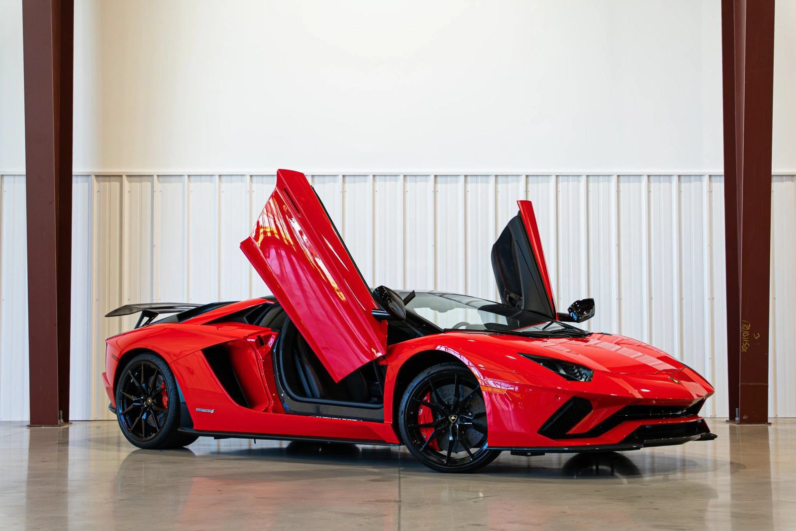 Used 2018 Lamborghini Aventador S AWD/4WD image 1