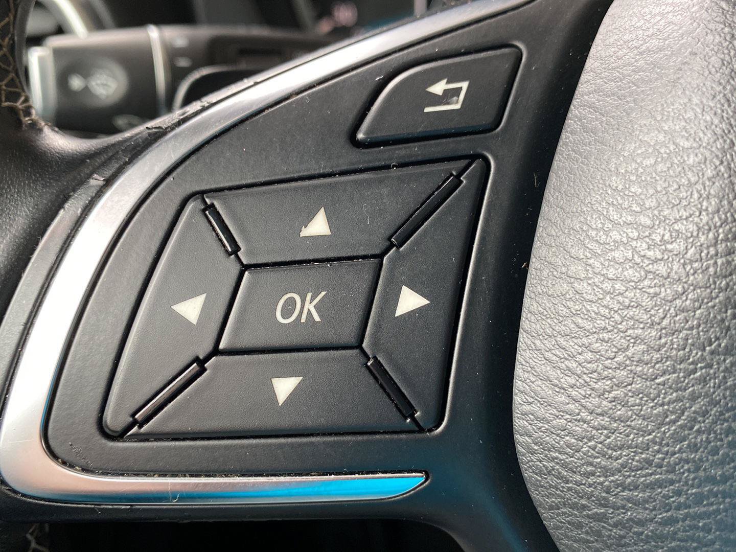 Used 2018 INFINITI QX30 Premium w/ Navigation Package AWD/4WD image 40