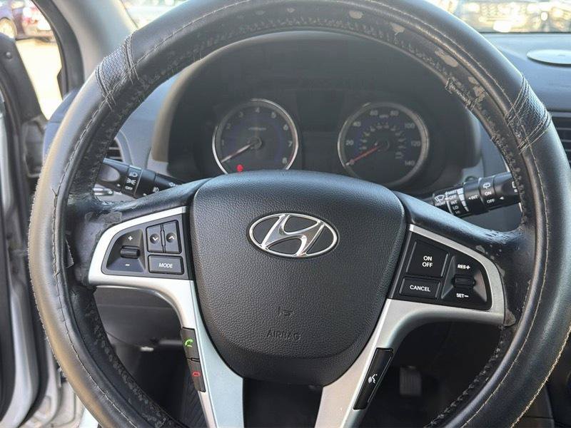 Used 2012 Hyundai Accent SE FWD image 23