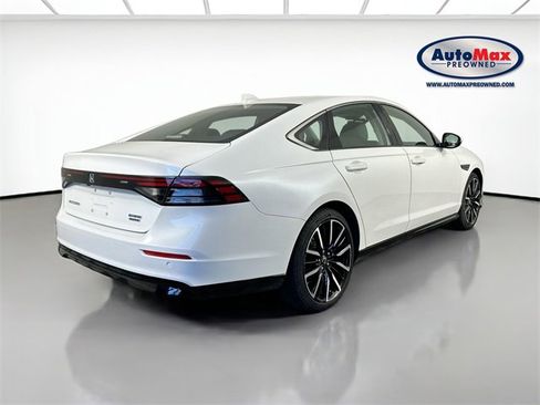 Used 2025 Honda Accord Touring image 2