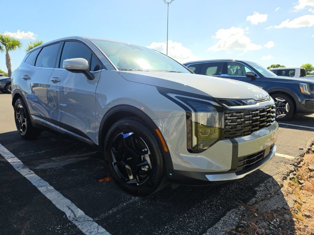 Used 2026 Kia Sportage EX FWD image 2