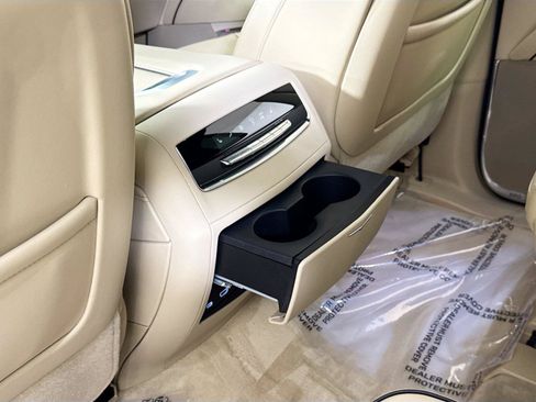 Used 2024 Cadillac Escalade ESV Premium Luxury w/ Performance Package AWD/4WD image 28